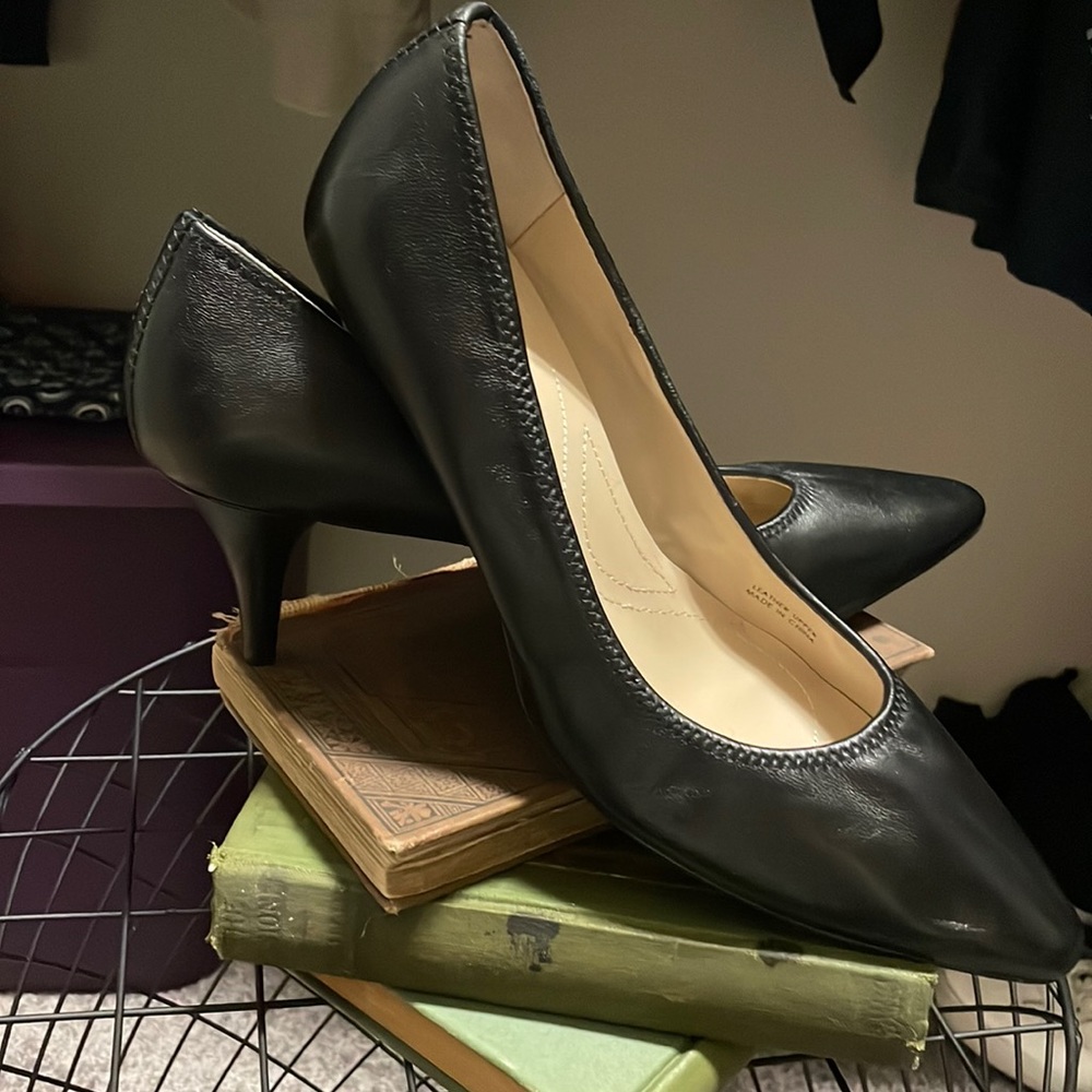 Tahari Brett Pump Black Size 10M